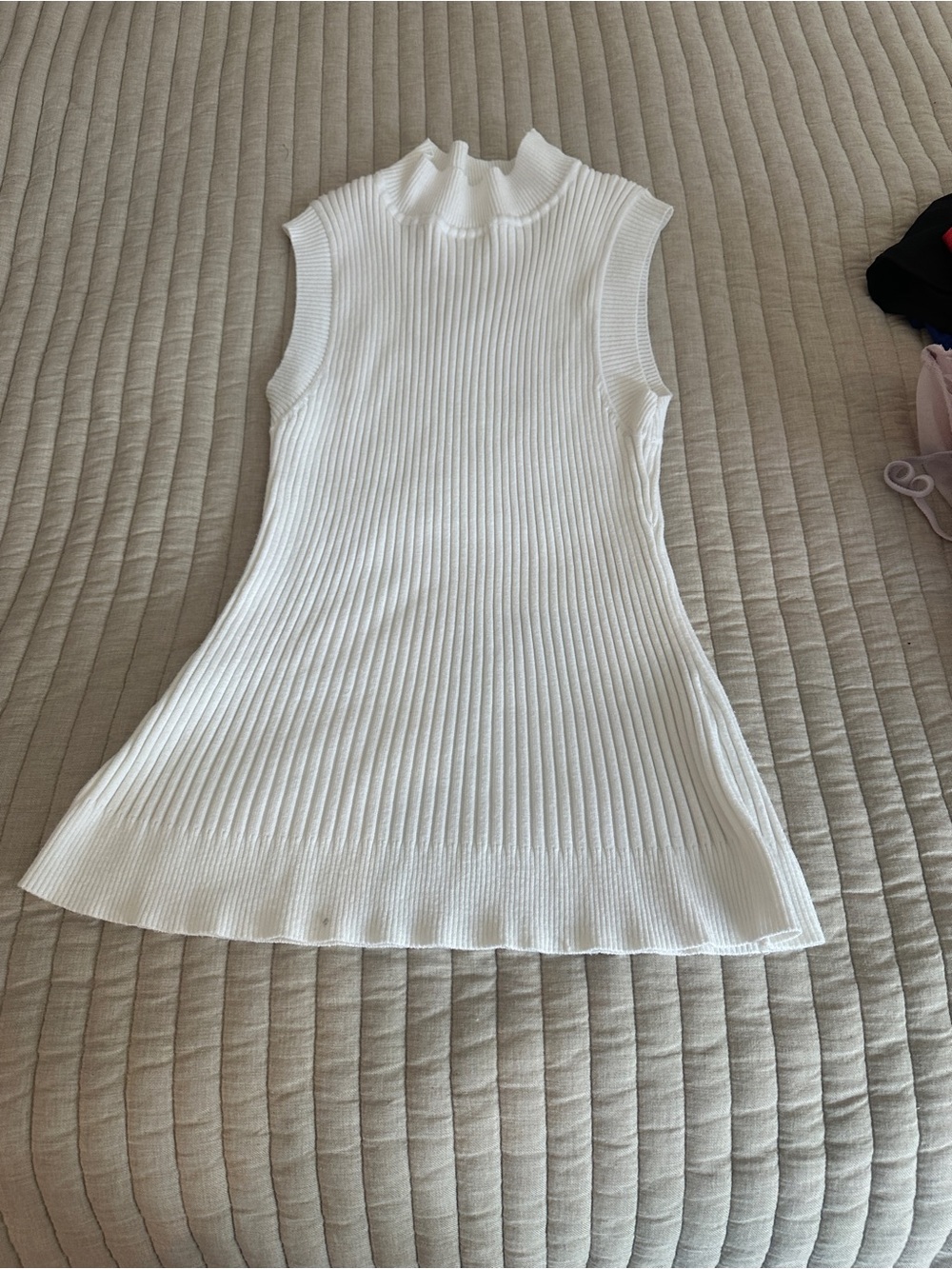 V28 Sleeveless Ribbed Knit Tank Top - White size 2X